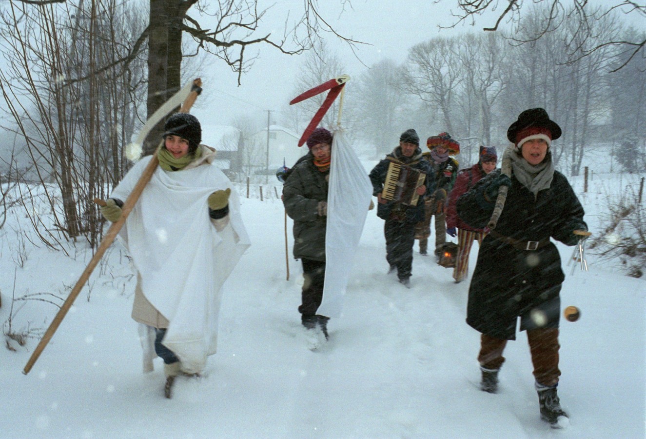 Kolędowanie zimowe Innej Szkoły Teatralnej, Nowica - Beskid Niski (styczeń 2003)