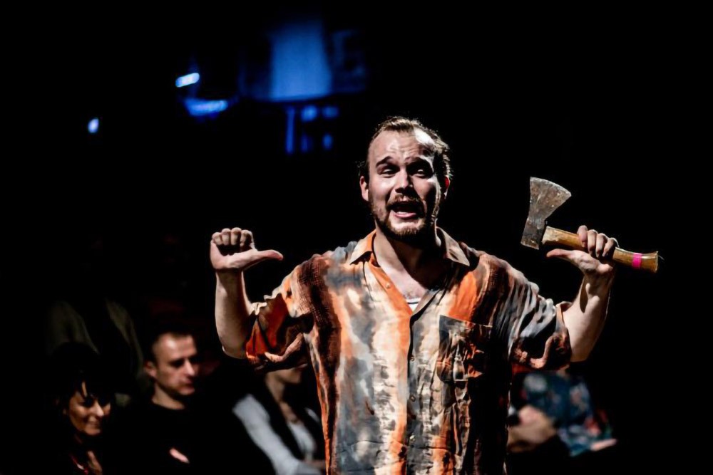 Polnisches Theater Berlin, Michał Surówka w spektaklu Swietłana; fot. Tobiasz Papuczys Polnisches Theater Berlin, Michał Surówka w spektaklu Swietłana