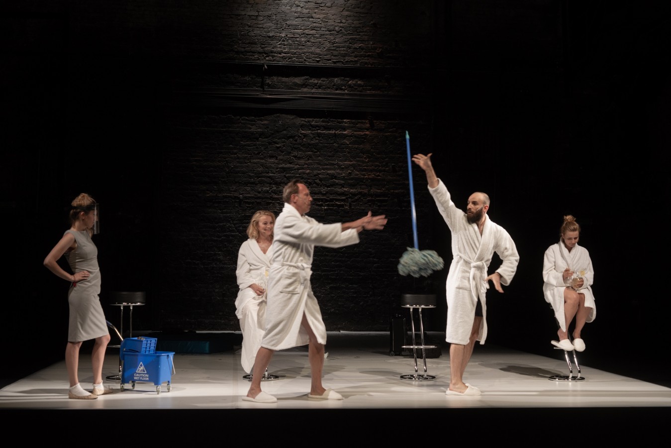 Zdjęcie ze spektaklu Dobrobyt; fot. Szymon Rogiński Zdjęcie ze spektaklu Dobrobyt