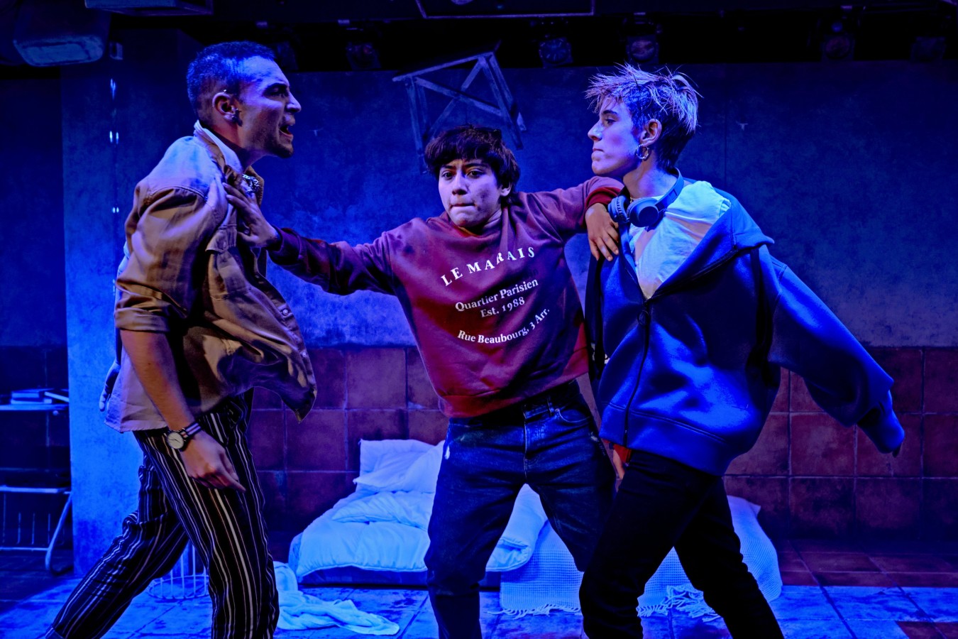 Zdjęcie ze spektaklu Transformación: Zack Gómez (Marc), Alan Castillo (Carla/Charlot), Álex Silleras (Alma/Leo) Zdjęcie ze spektaklu Transformación: Zack Gómez (Marc), Alan Castillo (Carla/Charlot), Álex Silleras (Alma/Leo)