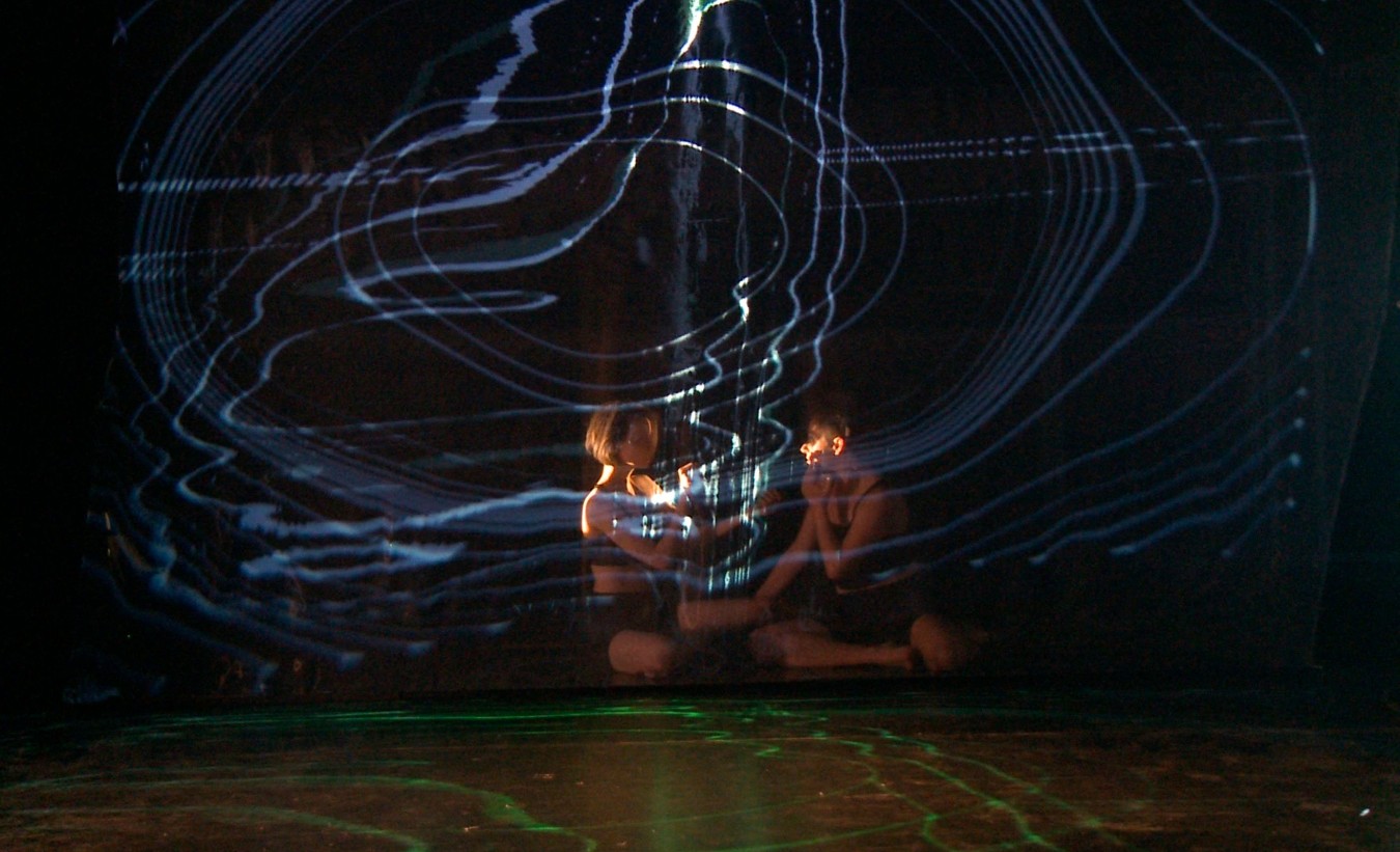 Teatr Amareya & Guests, Dom-Bieg-Dom: Natalia Chylińska, Katarzyna Pastuszak; fot. archiwum teatru Teatr Amareya & Guests, Dom-Bieg-Dom: Natalia Chylińska, Katarzyna Pastuszak