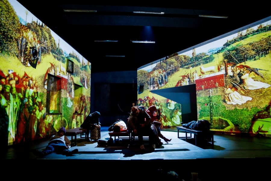 Teatr Powszechny w Warszawie, Bieguni; fot. Krzysztof Bieliński Teatr Powszechny w Warszawie, Bieguni