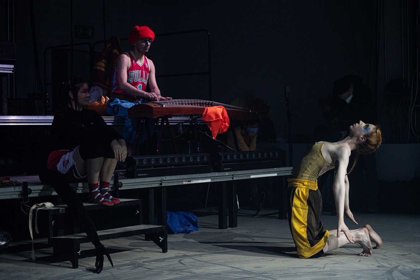 Nowy Teatr w Warszawie, Teatr im. Stefana Żeromskiego w Kielcach, Salvage: po prawej Kasia Wolińska; fot. Maurycy Stankiewicz Nowy Teatr w Warszawie, Teatr im. Stefana Żeromskiego w Kielcach, Salvage: po prawej Kasia Wolińska