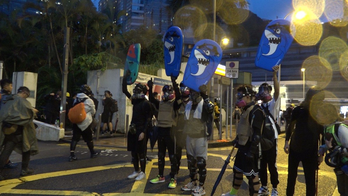 Kanas Liu & Sam Tsang, Ani jednego mniej; kadr z wideo