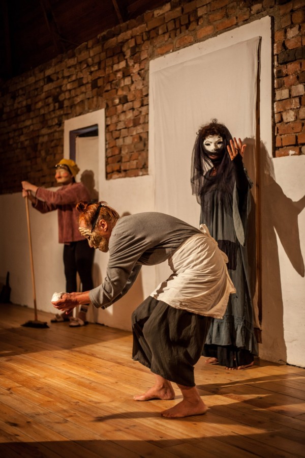 Spektakl Beztroska w wykonaniu Innej Szkoły Teatralnej, 2019; fot. Piotr Magdziarz Spektakl Beztroska w wykonaniu Innej Szkoły Teatralnej, 2019