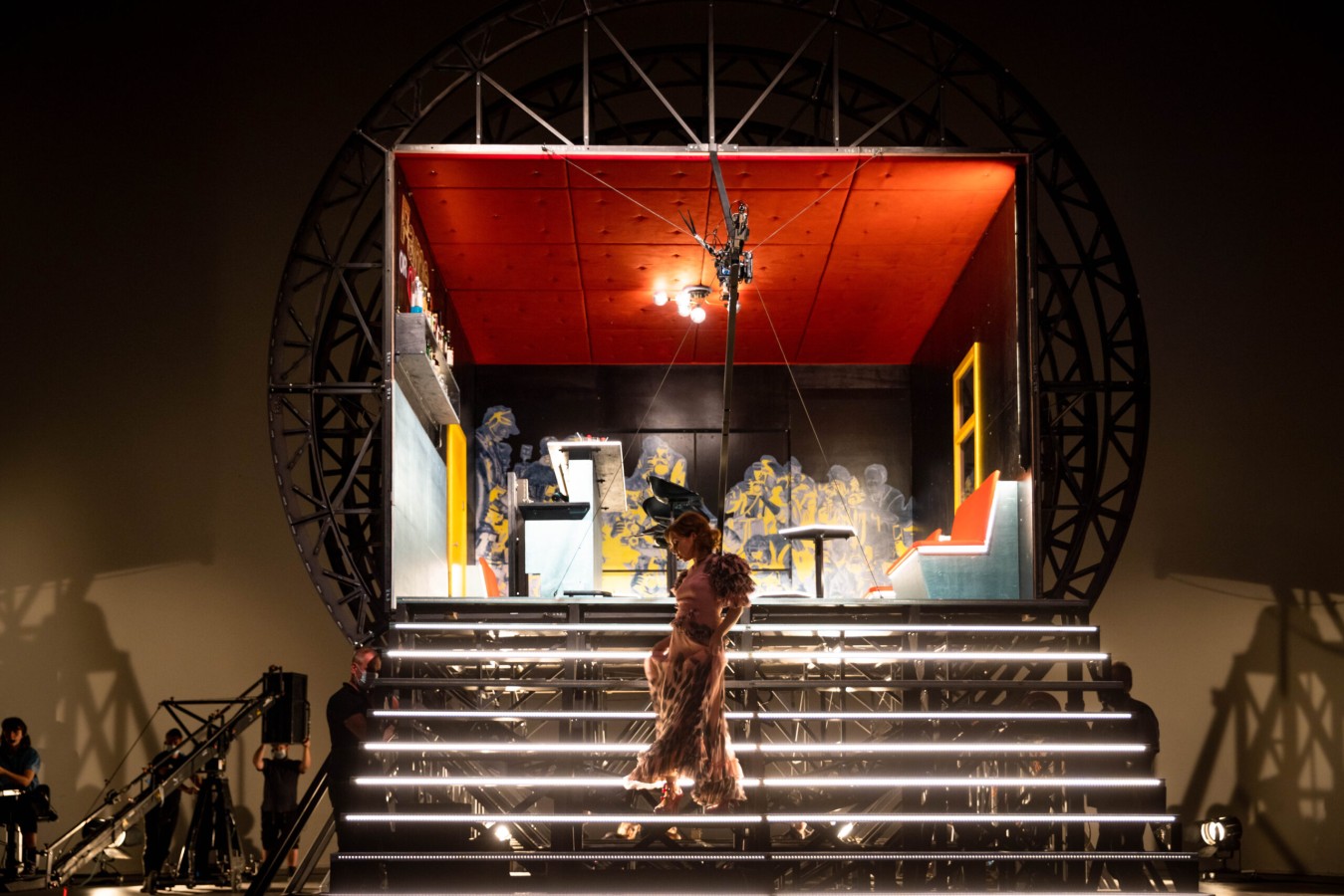 Volksbühne am Rosa-Luxemburg-Platz, Die Gewehre der Frau Kathrin Angerer: Kathrin Angerer