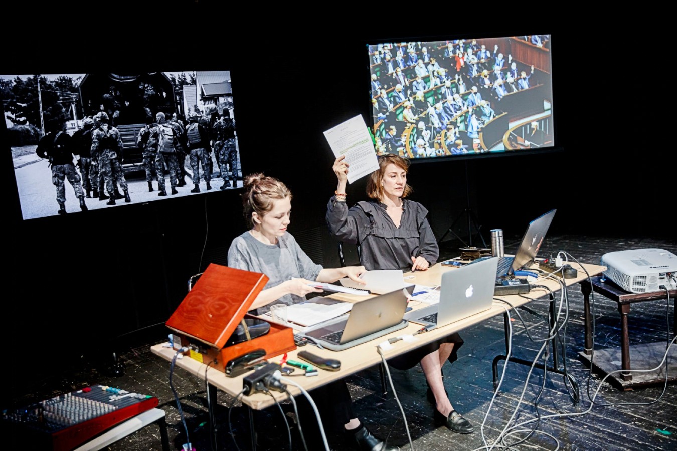 Teatr Powszechny w Warszawie, Odpowiedzialność Teatr Powszechny w Warszawie, Odpowiedzialność