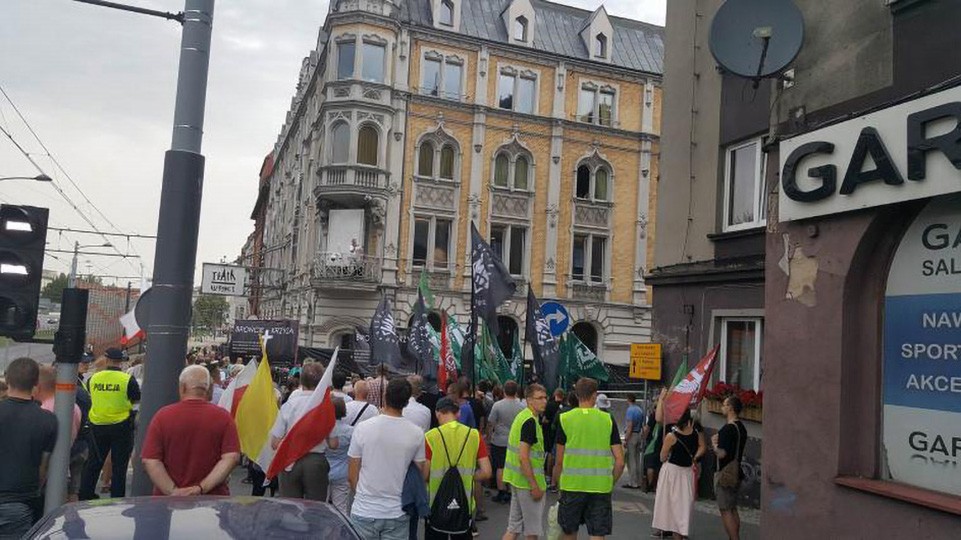 Protesty przeciwko prezentacji Klątwy Olivera Frljicia w Teatrze Rozrywki w Chorzowie (2017) Protesty przeciwko prezentacji Klątwy Olivera Frljicia w Teatrze Rozrywki w Chorzowie (2017)