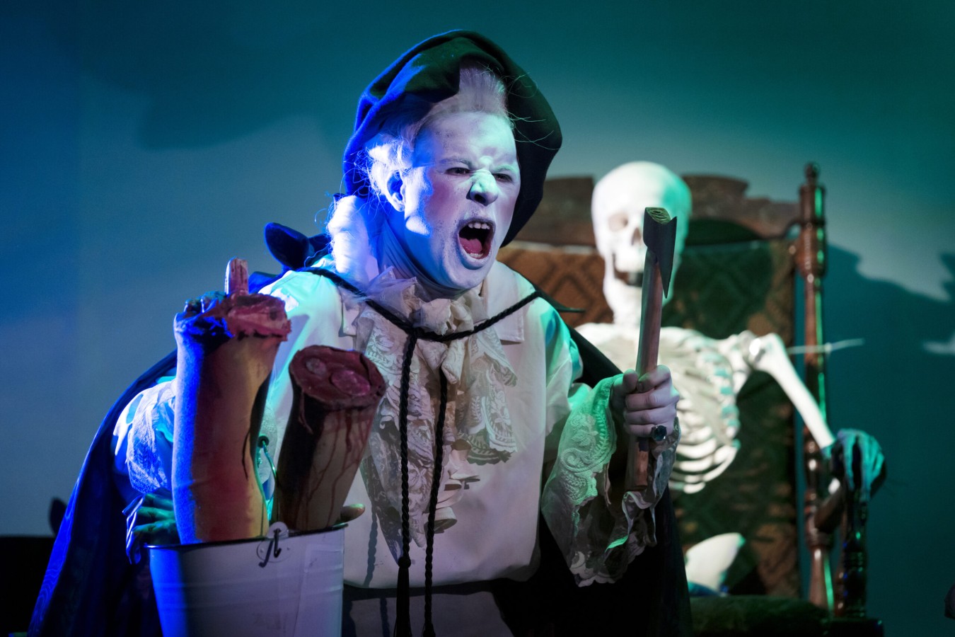 Moomsteatern, Duch z Canterville: Dennis Nilsson (jako Duch)