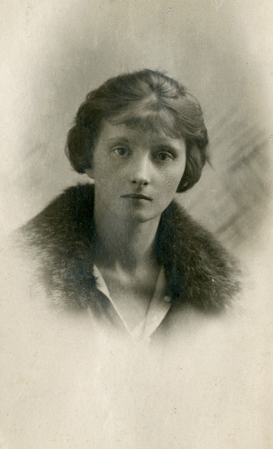 Alicja Kruszewska-MacKelley (lata 20. XX wieku), fot. z Archiwum ASP w Warszawie Alicja Kruszewska-MacKelley (lata 20. XX wieku), fot. z Archiwum ASP w Warszawie