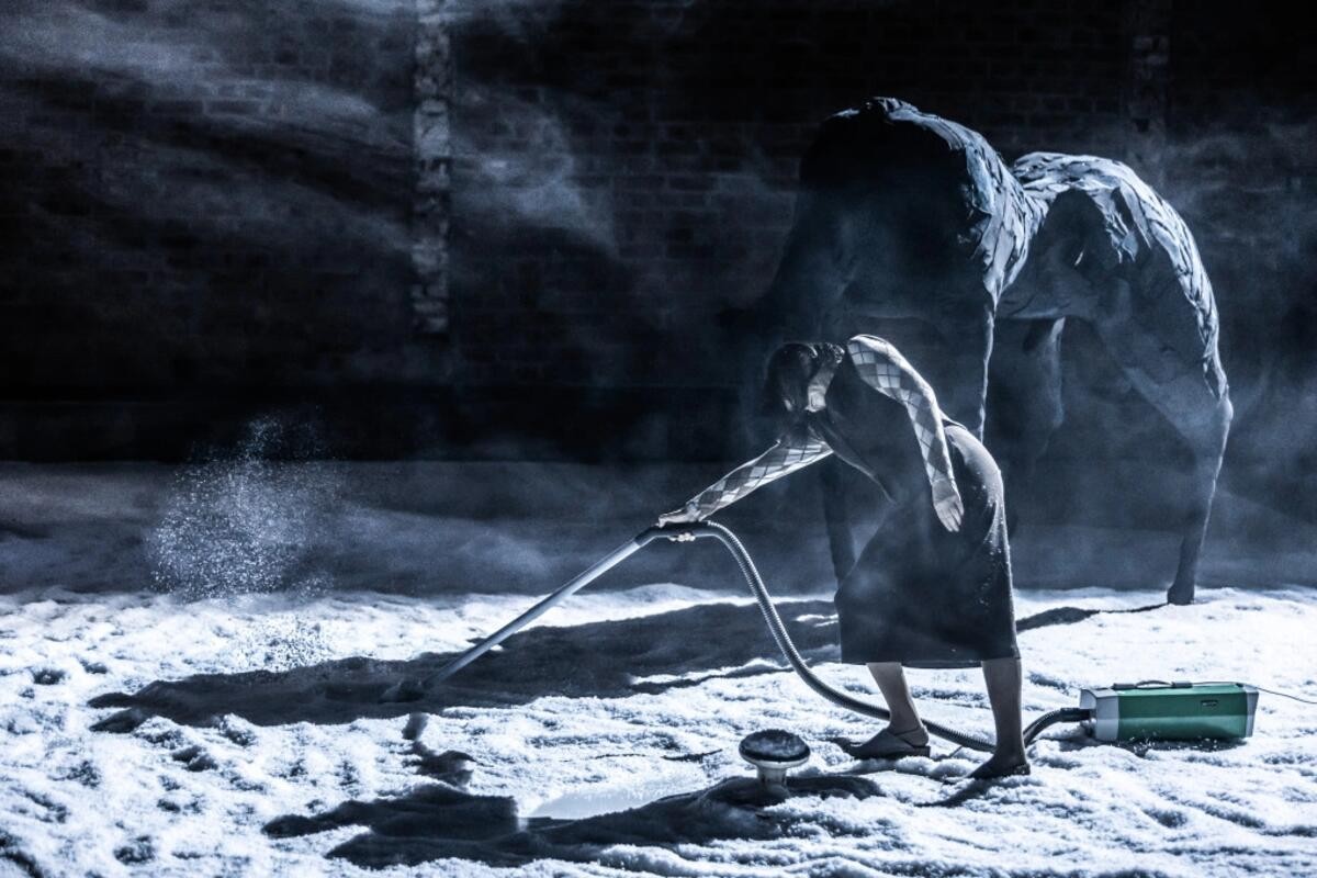 Wrocławski Teatr Pantomimy im. Henryka Tomaszewskiego, Niepokój przychodzi o zmierzchu Wrocławski Teatr Pantomimy im. Henryka Tomaszewskiego, Niepokój przychodzi o zmierzchu