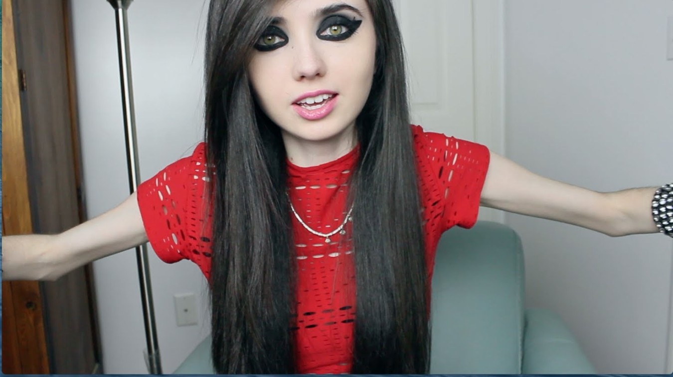 Eugenia Cooney; still from the YouTube recording Eugenia Cooney; still from the YouTube recording