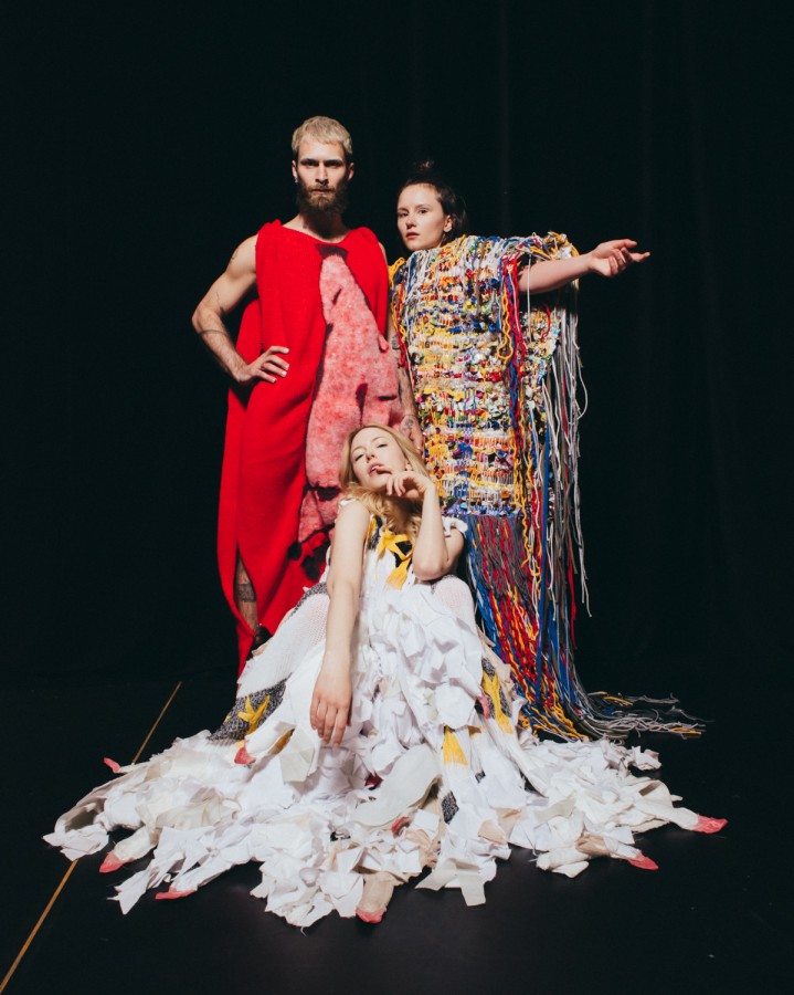 Komuna Warszawa, Uroboros. Rewia na trzy aktorki: Michał Przybyła, Justyna Janowska, Weronika Łukaszewska Komuna Warszawa, Uroboros. Rewia na trzy aktorki: Michał Przybyła, Justyna Janowska, Weronika Łukaszewska