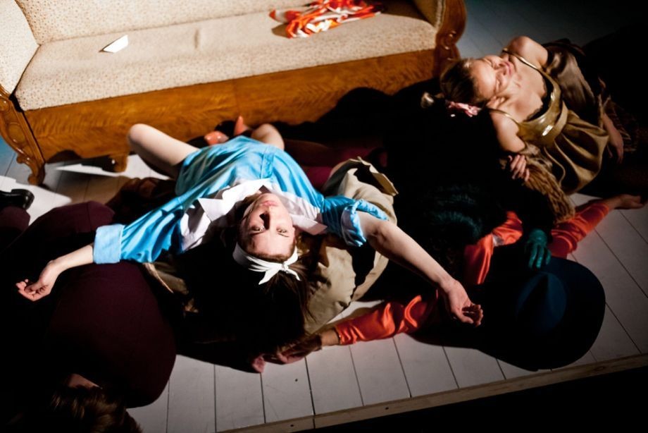 Teatr Współczesny w Szczecinie, Dziewczyna na kanapie: Barbara Biel, Ewa Sobczak