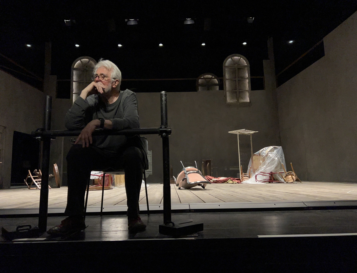 Krystian Lupa w czasie prób do Les Émigrants; fot. Natan Berkowiczv