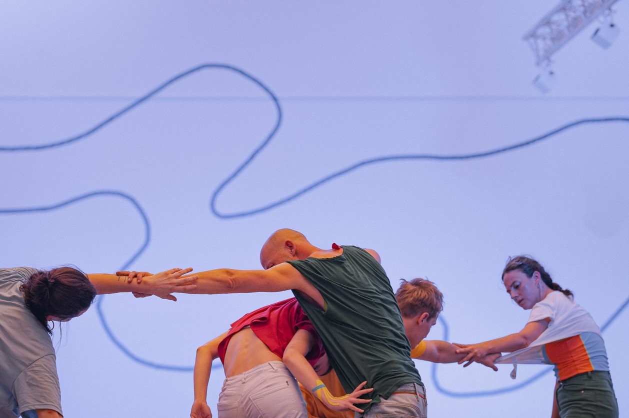 Krakowskie Centrum Choreograficzne – Nowohuckie Centrum Kultury, Joanna Leśnierowska SFX, Rooms by the sea. Ćwiczenia w słuchaniu; fot. Klaudyna Schubert Krakowskie Centrum Choreograficzne – Nowohuckie Centrum Kultury, Joanna Leśnierowska SFX, Rooms by the sea. Ćwiczenia w słuchaniu; fot. Klaudyna Schubert