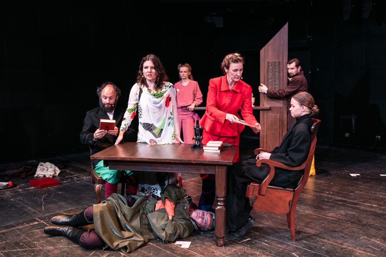 Teatr im. Stefana Jaracza w Olsztynie, Wszystko na darmo; fot. Bartek Warzecha Teatr im. Stefana Jaracza w Olsztynie, Wszystko na darmo; fot. Bartek Warzecha