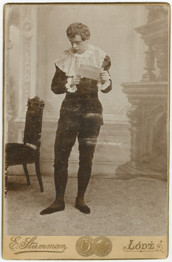 Michał Tarasiewicz jako Franz Moor w Zbójcach Friedricha Schillera, fot. Eliasz Stumman, Łódź, 1898, MHK-Fs2086/VI, Zbiory Muzeum Krakowa Michał Tarasiewicz jako Franz Moor w Zbójcach Friedricha Schillera, fot. Eliasz Stumman, Łódź, 1898, MHK-Fs2086/VI, Zbiory Muzeum Krakowa