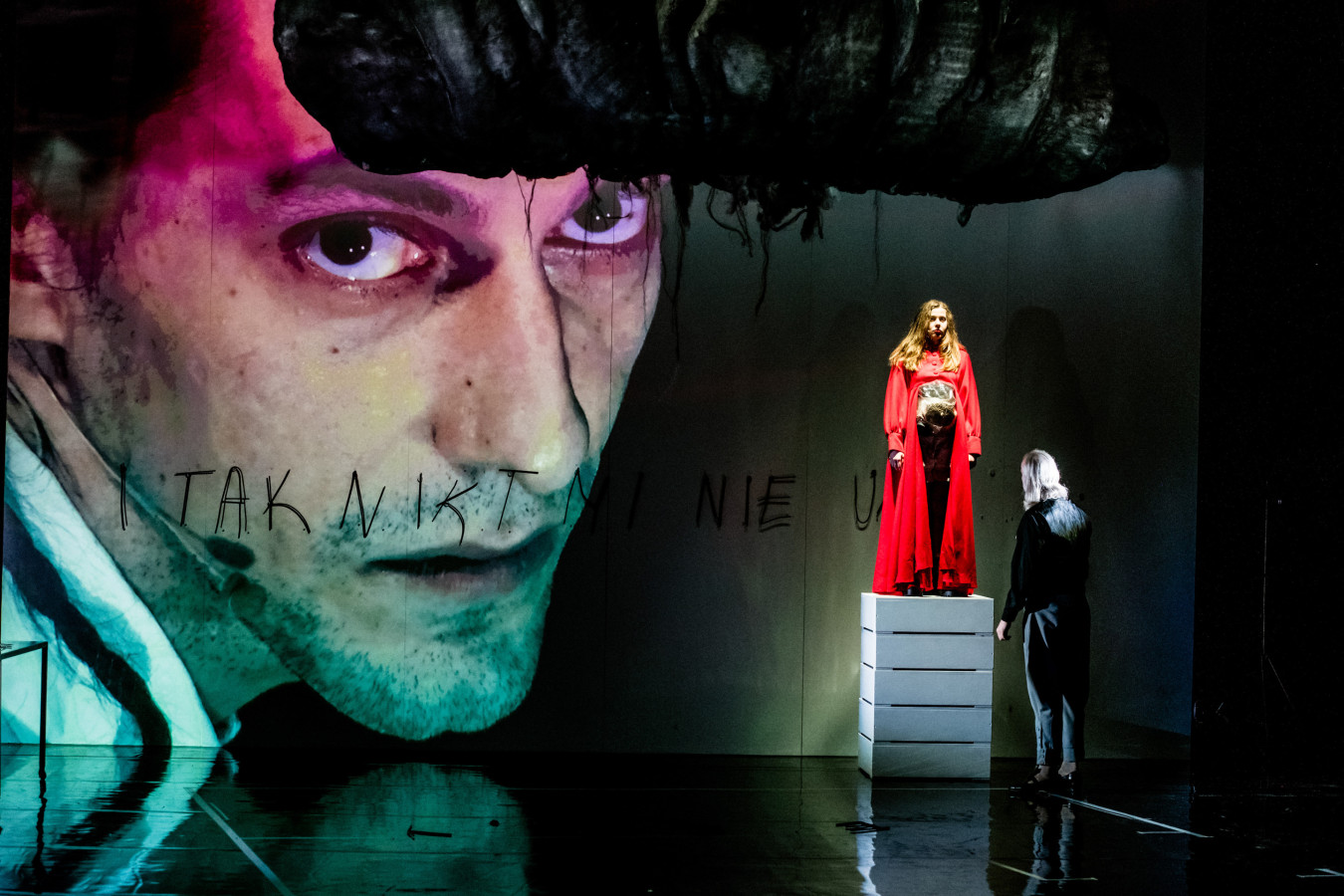 Teatr im. Aleksandra Fredry w Gnieźnie, I tak nikt mi nie uwierzy; fot. Dawid Stube Teatr im. Aleksandra Fredry w Gnieźnie, I tak nikt mi nie uwierzy; fot. Dawid Stube