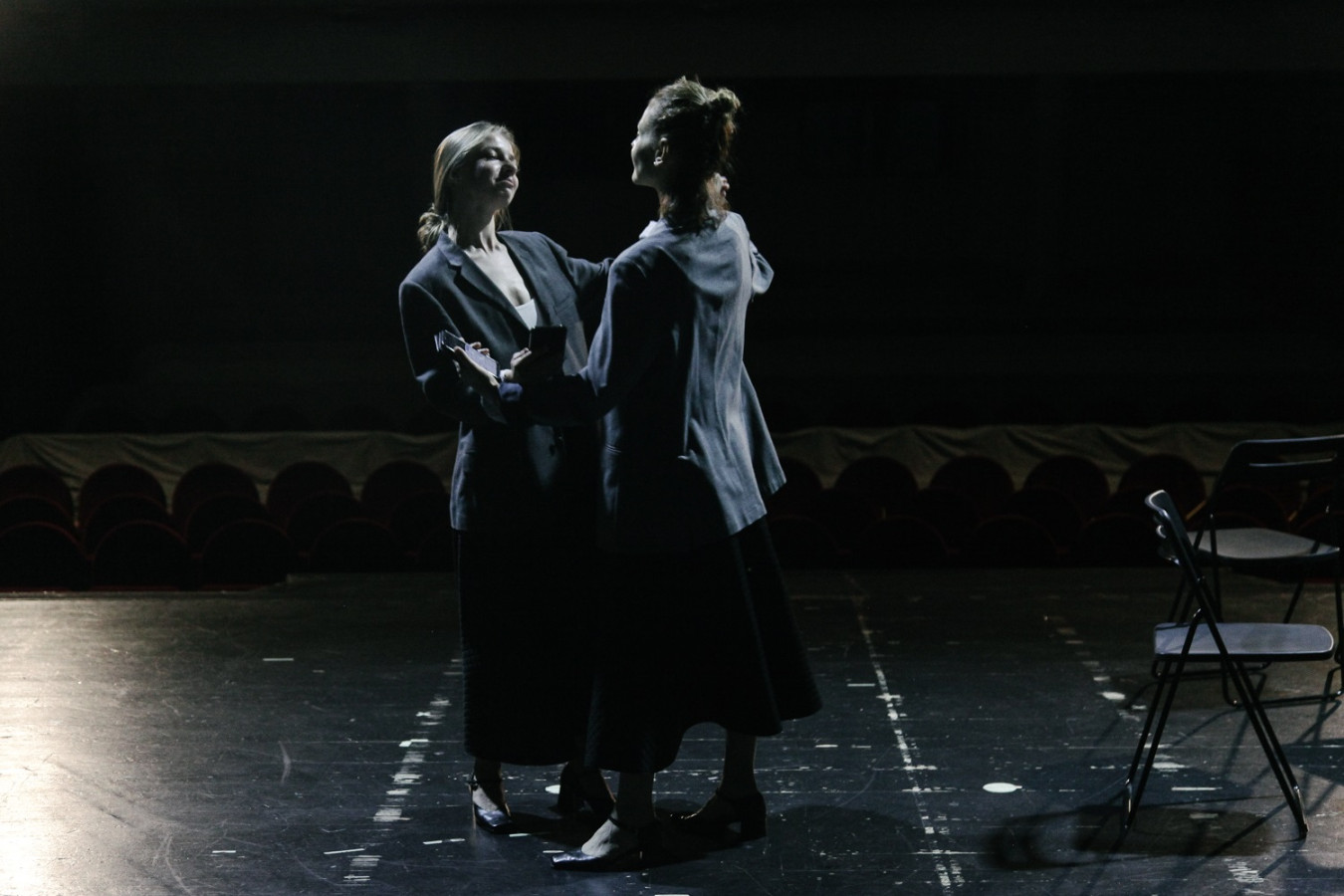 Teatr Zagłębia w Sosnowcu, Czuję do ciebie miętę: Nina Batovska, Kateryna Vasiukova; fot. Natalia Hlynova Teatr Zagłębia w Sosnowcu, Czuję do ciebie miętę: Nina Batovska, Kateryna Vasiukova; fot. Natalia Hlynova