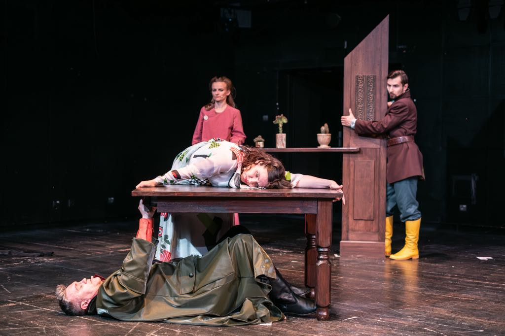 Teatr im. Stefana Jaracza w Olsztynie, Wszystko na darmo: Marcin Kiszluk, Milena Gauer, Agnieszka Giza-Gradowska, Wojciech Rydzio Teatr im. Stefana Jaracza w Olsztynie, Wszystko na darmo: Marcin Kiszluk, Milena Gauer, Agnieszka Giza-Gradowska, Wojciech Rydzio