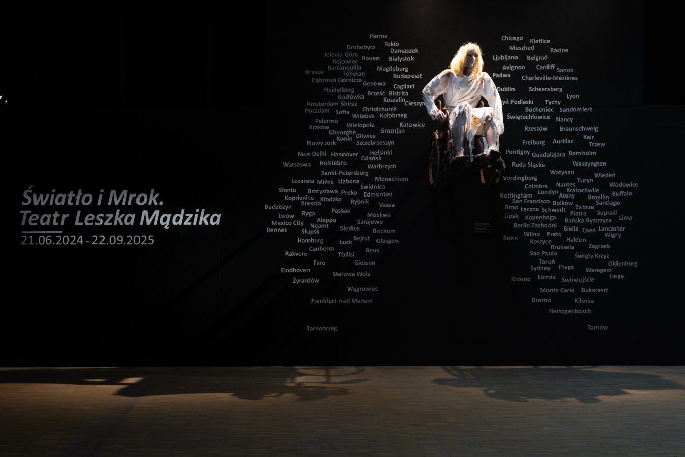 Dokumentacja fotograficzna wystawy Światło i Mrok. Teatr Leszka Mądzika; fot. Sonia Szeląg / Muzeum Śląskie w Katowicach Dokumentacja fotograficzna wystawy Światło i Mrok. Teatr Leszka Mądzika; fot. Sonia Szeląg / Muzeum Śląskie w Katowicach