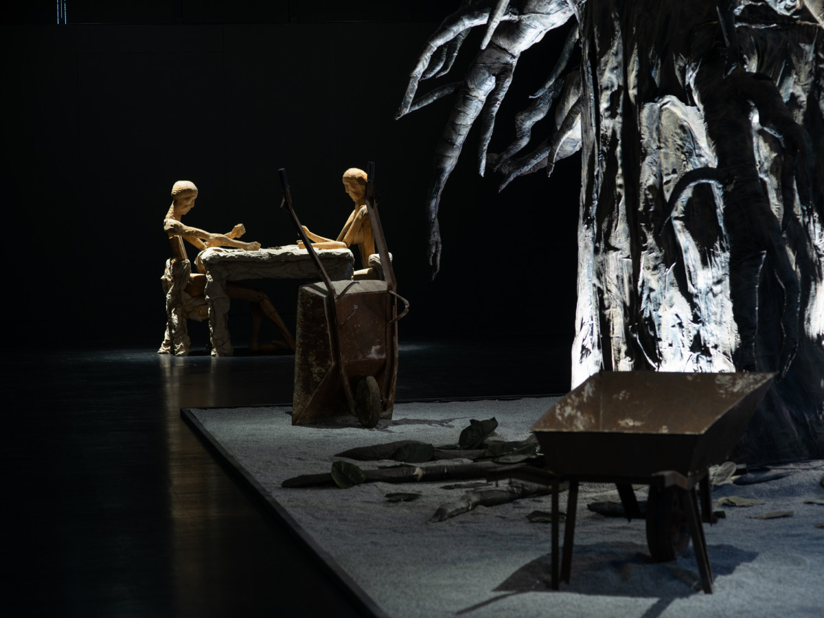 Dokumentacja fotograficzna wystawy Światło i Mrok. Teatr Leszka Mądzika; fot. Sonia Szeląg / Muzeum Śląskie w Katowicach Dokumentacja fotograficzna wystawy Światło i Mrok. Teatr Leszka Mądzika; fot. Sonia Szeląg / Muzeum Śląskie w Katowicach