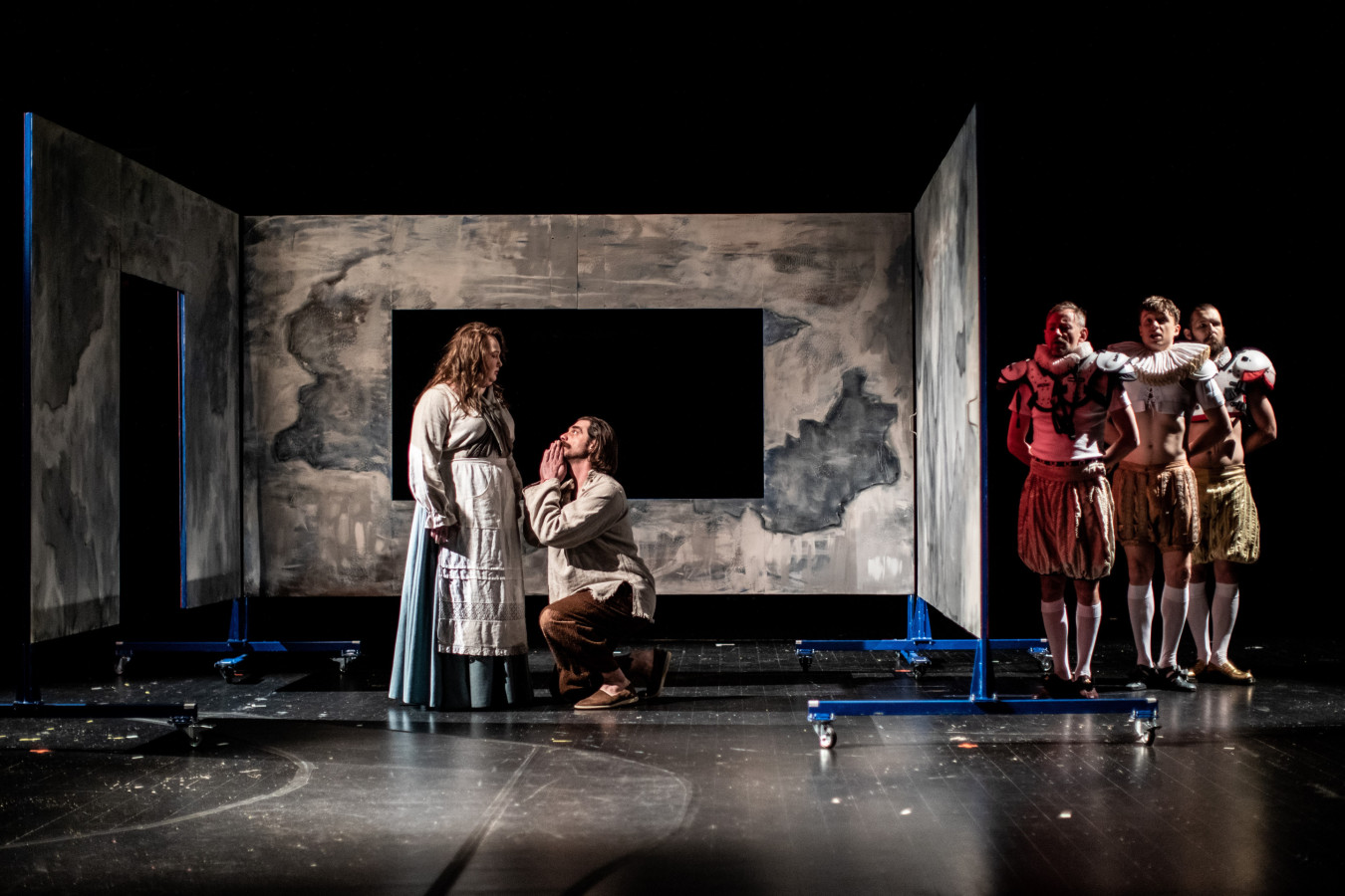 Teatr Dramatyczny w Wałbrzychu, Sceny z życia pobożnych mieszkańców Waldenburga; fot. Tobiasz Papuczys Teatr Dramatyczny w Wałbrzychu, Sceny z życia pobożnych mieszkańców Waldenburga; fot. Tobiasz Papuczys