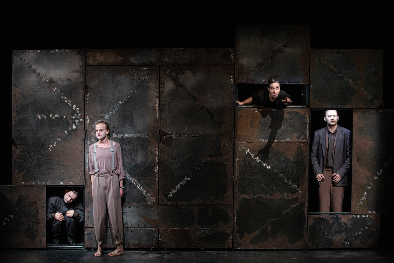 Narodowy Akademicki Teatr Dramatyczny im. Iwana Franki w Kijowie, Kaligula; fot. Julia Weber Narodowy Akademicki Teatr Dramatyczny im. Iwana Franki w Kijowie, Kaligula; fot. Julia Weber