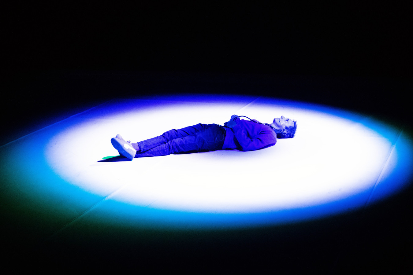 Komuna Warszawa, Monolog wewnętrzny: Wojtek Ziemilski; fot. Tobiasz Papuczys  Komuna Warszawa, Monolog wewnętrzny: Wojtek Ziemilski; fot. Tobiasz Papuczys