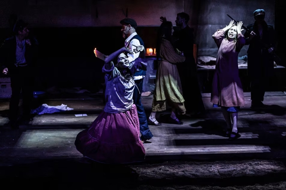 Teatr Wybrzeże, Piękna Zośka (reżyseria: Marcin Wierzchowski, choreografia: Aneta Jankowska); fot. Natalia Kabanow