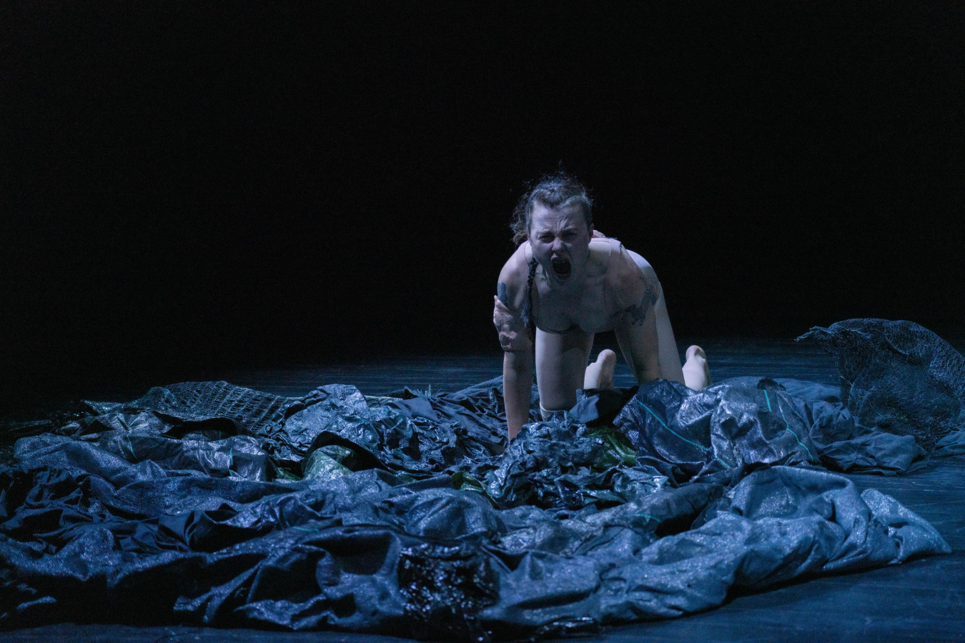 Agata Siniarska, null & void; photo: Pietro Bertora (Santarcangelo Festival 2024)