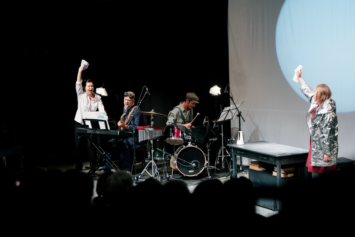 Teatr Narodowy w Klużu-Napoce, Piosenki, które odpędzają strach; fot. Maciej Zygmunt 