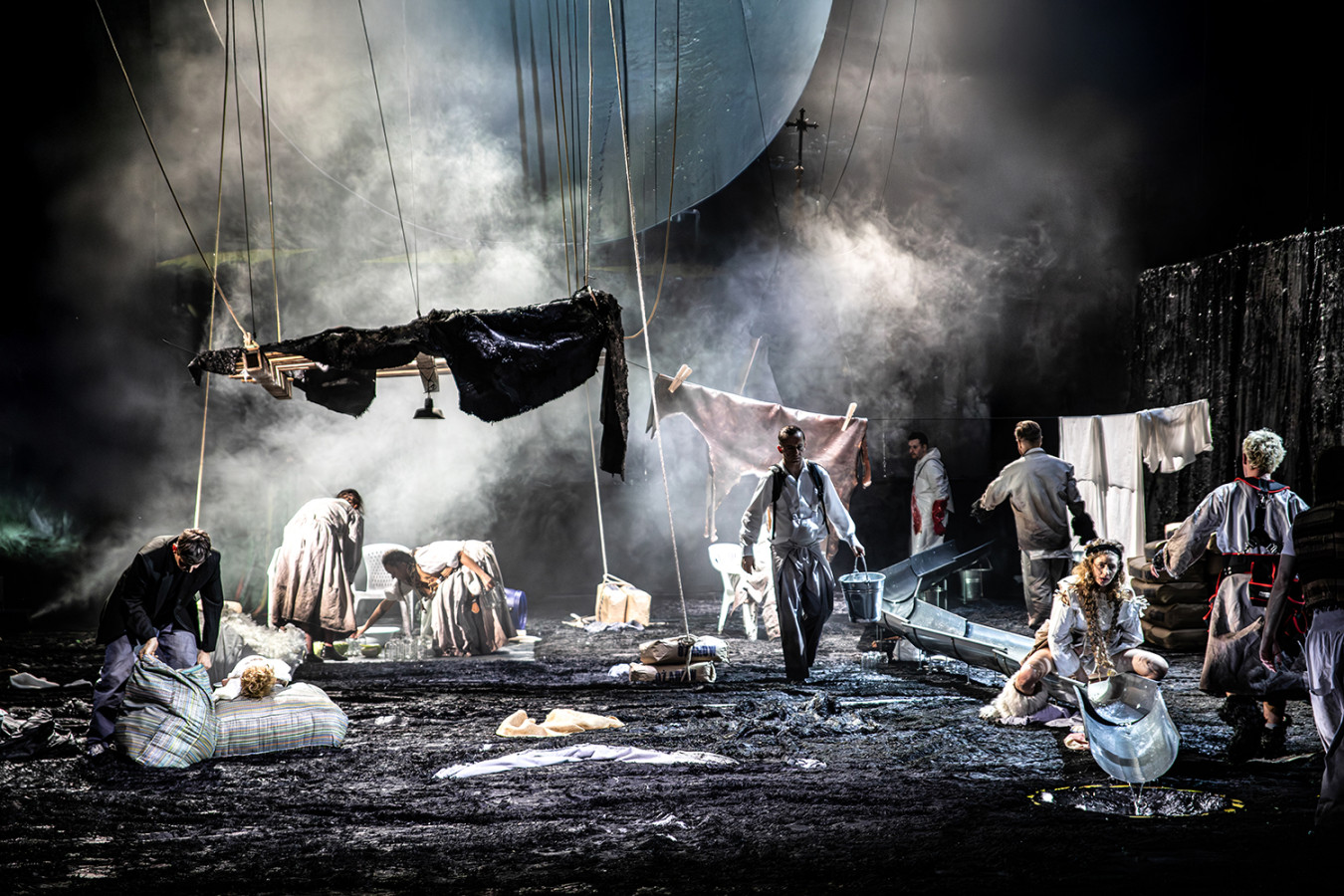 Teatr im. Stefana Żeromskiego w Kielcach, Potok. Ćwiczenia ze wspólnoty; fot. Natalia Kabanow