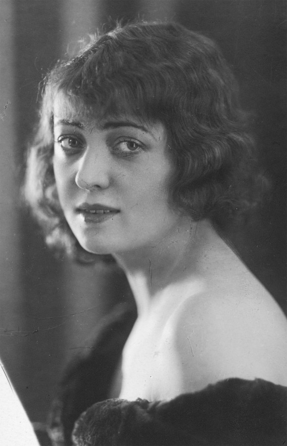 Maria Malicka, lata trzydzieste. Źródło: NAC, zespół „Ilustrowanego Kuriera Codziennego”, https://www.szukajwarchiwach.gov.pl, sygn. 1-K-8544.