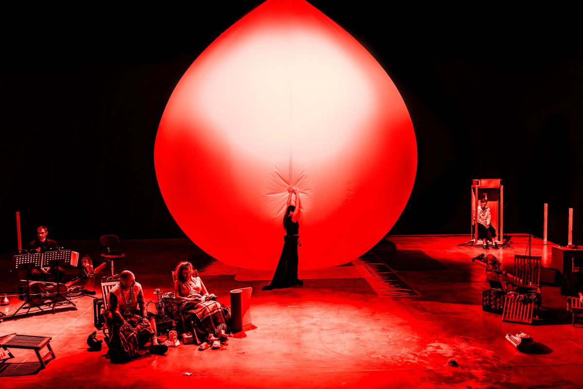 Teatr Polski w Podziemiu, Instytut im. Jerzego Grotowskiego we Wrocławiu, Narodowe Forum Muzyki,  Słońce. Powietrze. Popiół; fot. Natalia Kabanow 