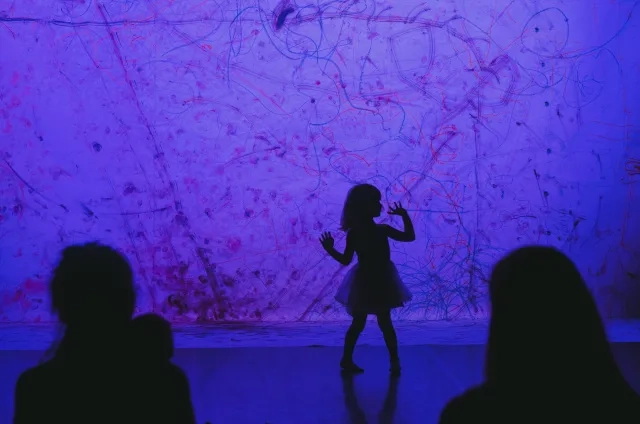 _on_line__ kolektywu Holobiont (ostatnia scena); fot. Klaudyna Schubert dla Krakowskiego Festiwalu Tańca